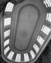 De lichtkoepel met stucplafond boven de Ovale zaal - Haarlem - 20096614 - RCE -  Teylerstichting: De lichtkoepel met stucplafond boven de Ovale zaal 