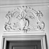 Interieur hal stucwerk boven deur - Heemskerk - 20104439 - RCE -  Kasteel Marquette: interieur hal stucwerk boven deur 