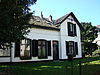 Villa in eclectische trant met erfafscheiding