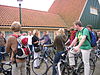 WLM - Minke Wagenaar - Hilversum NL 04 - 31 augustus 2007 Erfgoedstudies VU Amsterdam 11e Gemeentelijke Volkswoningbouwcomplex - Duivenstraat Klein complex in vorm van hofje: smalle straat met in het midden een klein gazon. 20 woningen Bouwjaar: 1927 - 1928 Restauratie in 2001 (architect Marloes van Haaren). Bij de restauratie is in de meeste gevallen van 2 woningen Ã©Ã©n woning gemaakt, echter met behoud van de gevel aan de straatzijde. Ook zijn de woningen aan de achterzijde vergroot. Na restauratie: 13 woningen Rijksmonument 407324…
