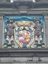 Wapen van Oranje-Nassau, Roode Steen 1, Hoorn.JPG -  Gable stone depicting the coat of arms of Orange-Nassau (1581). Gable stone is placed in the gable of the former Staten College in Hoorn (North-Holland)  Gevelsteen aan het Statencollege te Hoorn, voorstellende het wapen uit 1581 van Oranje-Nassau.