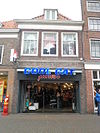 Laag dwarshuis met twaalf-ruits vensters
