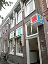 Ramen 30, Hoorn -  Eenvoudige 18e eeuwse gevel, grote vensters. 