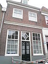 Italiaanse Zeedijk 108, Hoorn.JPG -  Building with second floor and hiped roof.  Pand met verdieping en schilddak 