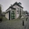 Voormalig rechthuis met brandspuithuisje