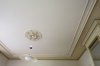 Interieur, plafond met stucwerk in de grote slaapkamer