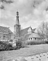 Overzicht vanuit het zuid-oosten - Medemblik - 20151759 - RCE -  Hervormde kerk en Toren: overzicht vanuit het zuid-oosten 