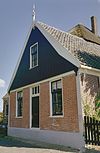 Overzicht voorgevel met vloeddrempel - Twisk - 20350846 - RCE -  Boerderijen/ Stolpboerderij: Overzicht voorgevel met vloeddrempel 