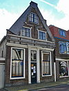 WLM - M.arjon - Muiden Sluistraat 3 - Bouwjaar: 17e eeuw Pand met halsgevel Voormalige melkwinkel van Pronk Ambtswoning van burgemeester Hoeckebot (ca 1650) 