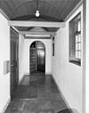 Gang naar nieuwbouw - Hoogwoud - 20115395 - RCE -  Raadhuis: gang naar nieuwbouw 