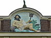 WLM - M.arjon - Purmerend Weerwal 12 Gevelsteen - De familie van der Ley was in het jaar 1713 eigenaar van de zeepziederij, Pieter Pieterz van der Ley voerde het bewind. De Rievier De Ley Ao.1713 Gevelstenen brengen de functie van een gebouw of het beroep, de naam of geloofsovertuiging van de bouwer of bewoner tot uitdrukking. Vaak werden taalgrapjes of rebussen gebruikt om uit te beelden wat bedoeld werd. Op de onderste gevelsteen wordt aangegeven dat het om Seepsiederij de Swaan gaat, en de zwaan bovenop het tweede reliÃ«f herhaalt de naam v…