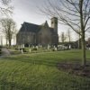 Overzicht op noordgevel en oostgevel van de kerk