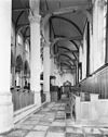 Interieur zuidelijke zijbeuk naar het oosten - Weesp - 20252230 - RCE -  Nederlands Hervormde Kerk: interieur zuidelijke zijbeuk naar het oosten 