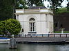 Weesp Ossenmarkt 1 38615.JPG -  Brugwachtershuis naast de Lange Vechtbrug in Weesp 