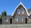 Pand met kapverdieping onder mansardekap