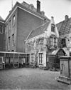 Binnenplaats - Weesp - 20252112 - RCE -  raadhuis - stadhuis: binnenplaats 
