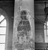 Bisschopfiguur schildering op kolom C - Weesp - 20252265 - RCE -  Nederlands Hervormde Kerk: bisschopfiguur schildering op kolom C 