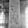 Bisschopfiguur schildering op kolom C - Weesp - 20252266 - RCE -  Nederlands Hervormde Kerk: bisschopfiguur schildering op kolom C 