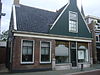 Zuiderhoofdstraat 137 Krommenie -  Houten voormalig winkelwoonhuis (Piet Hein Groot) 