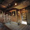Interieur, overzicht van het interieur van de achterkamer in het interieur van het houten huis binnen het stenen huis - Zaandam - 20341841 - RCE -  Czaar Peterhuisje - Museum: Interieur, overzicht van het interieur van de achterkamer in het interieur van het houten huis binnen het stenen huis 