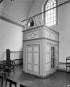 Interieur- tochtportaal voor de ingang - Almelo - 20276016 - RCE -  Doopsgezinde Kerk: Interieur: tochtportaal voor de ingang 