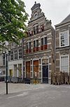 Overzicht voorgevel - Deventer - 20337910 - RCE -  Topgevel: Overzicht voorgevel (opmerking: Opnamen zijn gemaakt i.v.m. kleurenaspecten) 