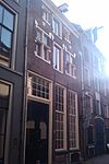 Onderkelderd pand met lijstgevel