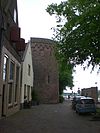 Gerestaureerde 14e-eeuwse halfronde toren