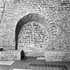 Kelder middenvoor, detail linker zijmuur - Deventer - 20054465 - RCE -  Stadhuis: kelder middenvoor, detail linker zijmuur 