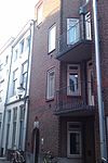 Hoekhuis onder kap met wolfschild, dakkapellen in Assenstraat en tuitgevel aan achterkant