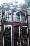 Onderkelderd pand met lijstgevel