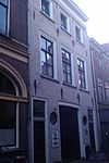 Laatgotisch huis met zwaar verminkte voorgevel