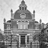 Voorgevel van de voormalige synagoge te Deventer - Deventer - 20350842 - RCE -  Voormalige synagoge: Voorgevel van de voormalige synagoge te Deventer (opmerking: Gefotografeerd voor Monumenten In Nederland Overijssel, bladzijde 105) 