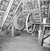 Interieur van watergedreven molen met onderslagrad, transmissie-as luiwerk - Haaksbergen - 20283581 - RCE -  Oostendorperwatermolen: Interieur van watergedreven molen met onderslagrad, transmissie-as luiwerk 