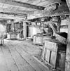 Interieur van watergedreven molen met onderslagrad, steenzolder - Haaksbergen - 20283558 - RCE -  Oostendorperwatermolen: Interieur van watergedreven molen met onderslagrad, steenzolder 