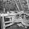 Interieur van watergedreven molen met onderslagrad, tussenloper spoorwiel, steenschijf - Haaksbergen - 20283579 - RCE -  Oostendorperwatermolen: Interieur van watergedreven molen met onderslagrad, tussenloper spoorwiel, steenschijf 