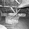 Interieur van watergedreven molen met onderslagrad, steenkuip met kaar - Haaksbergen - 20283574 - RCE -  Oostendorperwatermolen: Interieur van watergedreven molen met onderslagrad, steenkuip met kaar 