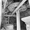 Interieur van watergedreven molen met onderslagrad, koningsspil met spoorwiel - Haaksbergen - 20283548 - RCE -  Oostendorperwatermolen: Interieur van watergedreven molen met onderslagrad, koningsspil met spoorwiel 