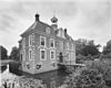 Exterieur overzicht voorgevel, LINKER ZIJGEVEL - Diepenheim - 20311275 - RCE -  Huis Warmelo: Exterieur overzicht voorgevel, LINKER ZIJGEVEL (opmerking: PUBL.: PRIVATE COUNTRY HOUSES) 