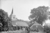 Overzicht met kerk en boerderij