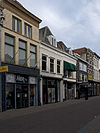 Kampen Oudestraat67 -  Oudestraat 67 (center, white with three windows), Kampen 