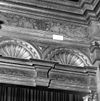 Detail middenwand schepenstoel - Kampen - 20121925 - RCE -  Raadhuis: detail middenwand schepenstoel 