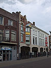 Pand met geverfde lijstgevel