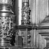 Detail linkerzuil schepenstoel - Kampen - 20121958 - RCE -  Raadhuis: detail linkerzuil schepenstoel 