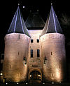 Kampenkmpoortklein - Korenmarktpoort Kampen bij nacht gezien vanaf de buitenzijde gelegen aan de IJsselkade, eigen foto 25 feb 2004 E van Herk. Copyrightvrij. Olympus c5050 zoom, F/8 1/3 seconde. nl:Categorie:Afbeelding Kampen