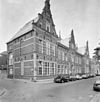 Overzicht voorgevel en linker zijgevel - Kampen - 20350359 - RCE -  Burgerweeshuis: Overzicht voorgevel en linker zijgevel (opmerking: Gefotografeerd voor Monumenten In Nederland Overijssel, bladzijde 194) 