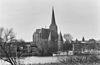 Overzicht vanaf overkant IJssel met oostgevel kerk op de achtergrond - Kampen - 20350555 - RCE -  Koornmarktspoort: Overzicht vanaf overkant IJssel met oostgevel kerk op de achtergrond (opmerking: Gefotografeerd voor Monumenten In Nederland Overijssel) 