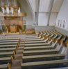 Interieur overzicht naar het orgel met overzicht bankenplan