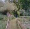 Overzicht tuin, bij druivenkas