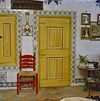 Interieur, deur met houtmotief. Achterzijde van de deur is rood beschilderd. - Rouveen - 20330236 - RCE -  Interieur, deur met houtmotief. Achterzijde van de deur is rood beschilderd. (opmerking: Thema van deze opdracht: kleur op en in Staphorster boerderijen) 